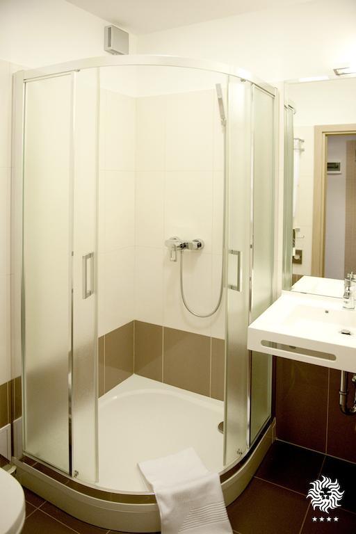 Hotel Leon & Spa Arad Habitación foto